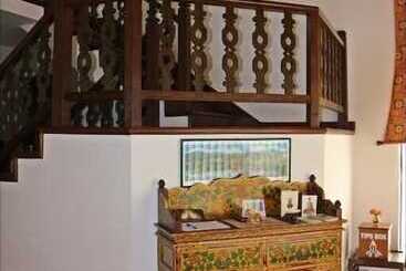 تختخواب و صبحانه Sherpa Home