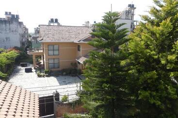 تختخواب و صبحانه Sherpa Home