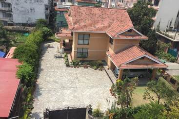 تختخواب و صبحانه Sherpa Home