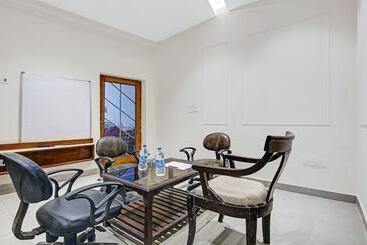 Itsy Hotels Amrita Raghunath Bazaar Jammu
