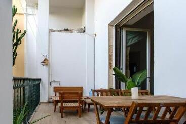 تختخواب و صبحانه La Bella Lecce Rooms