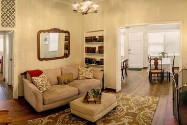 تختخواب و صبحانه La Villa De Adelina