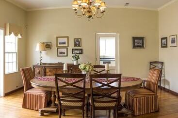 تختخواب و صبحانه La Villa De Adelina