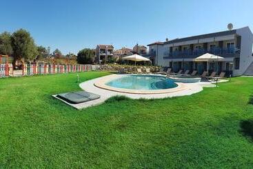 آپارتمانهای توریستها Finikas Garden Beach Resort Nikiti