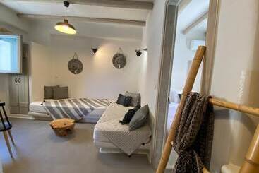 هتل Ampelos Suites