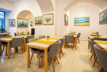 هتل Bucur Accommodation