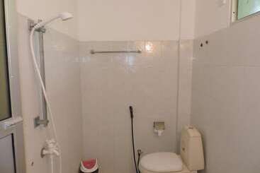 هتل Golden Beach Inn