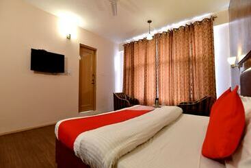 هتل Nishita Resorts By Oyo Rooms