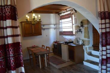 پانسیون Eirini's Stone House
