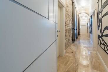 پانسیون Zara Palace   Design Rooms