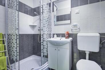 Top Center Rooms & Studio