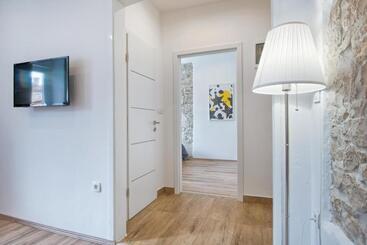 Top Center Rooms & Studio