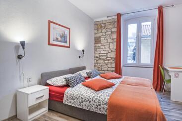 Top Center Rooms & Studio