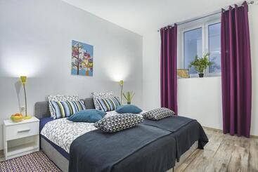 Top Center Rooms & Studio