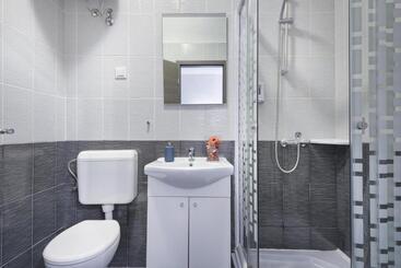 Top Center Rooms & Studio