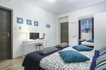 Top Center Rooms & Studio