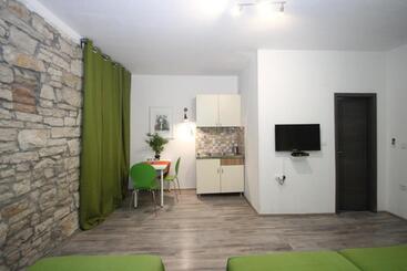 Top Center Rooms & Studio