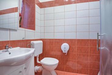 Top Center Rooms & Studio