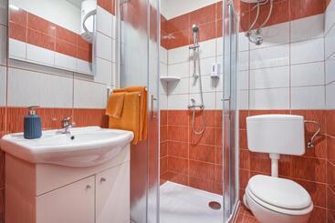 Top Center Rooms & Studio