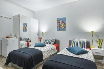 Top Center Rooms & Studio