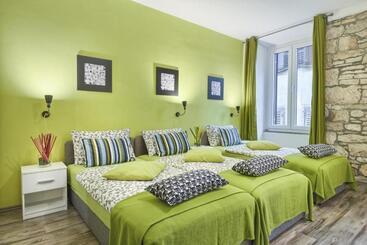 Top Center Rooms & Studio