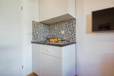 Top Center Rooms & Studio
