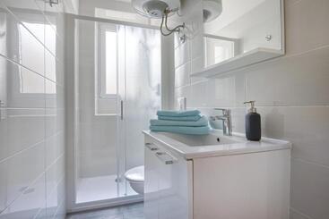 Top Center Rooms & Studio