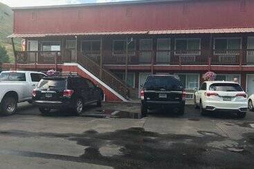 Four Winds Motel