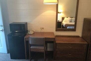Four Winds Motel
