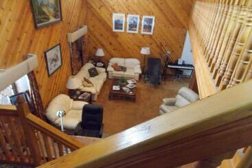 هتل 7 Gables Inn & Suites