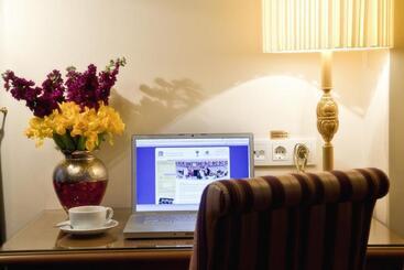 هتل Glk Premier Acropol Suites & Spa