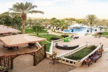 Metropolitan Al Mafraq Hotel