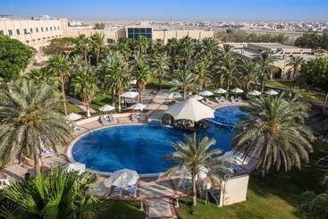 Metropolitan Al Mafraq Hotel