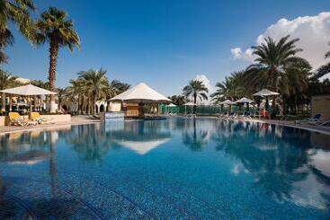 Metropolitan Al Mafraq Hotel