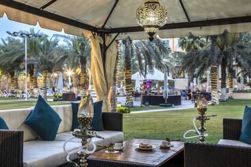 Metropolitan Al Mafraq Hotel
