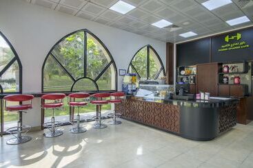 Metropolitan Al Mafraq Hotel