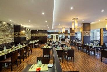 Metropolitan Al Mafraq Hotel