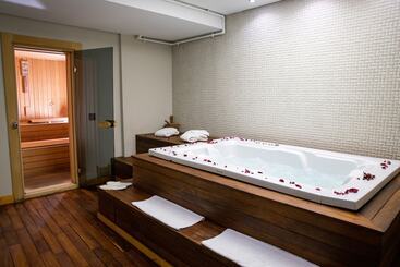 هتل Ramada Istanbul Grand Bazaar