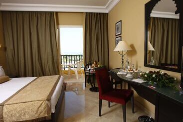 هتل Ramada Plaza By Wyndham Tunis