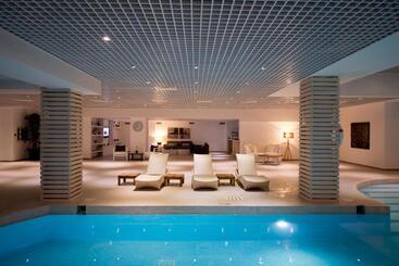 هتل Ramada Resort By Wyndham Bodrum
