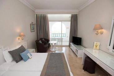 هتل Royal Garden Palace Families And Couples