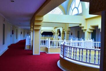هتل Royal Garden Palace   Families And Couples