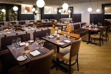 هتل The Adelphi