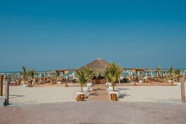 هتل Umm Al Quwain Beach