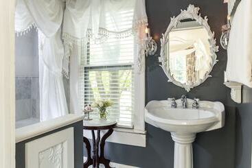 The Aerie Bed And Breakfast
