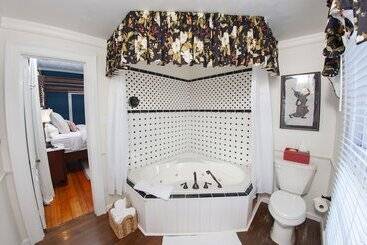 The Aerie Bed And Breakfast