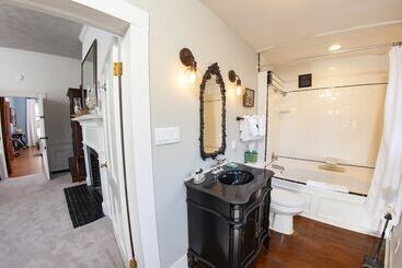 The Aerie Bed And Breakfast