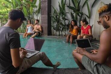 Draper Startup House For Entrepreneurs   Hostel