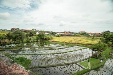 پانسیون Canggu Beach Inn