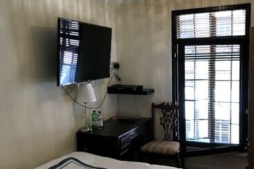 پانسیون Violet Lodge